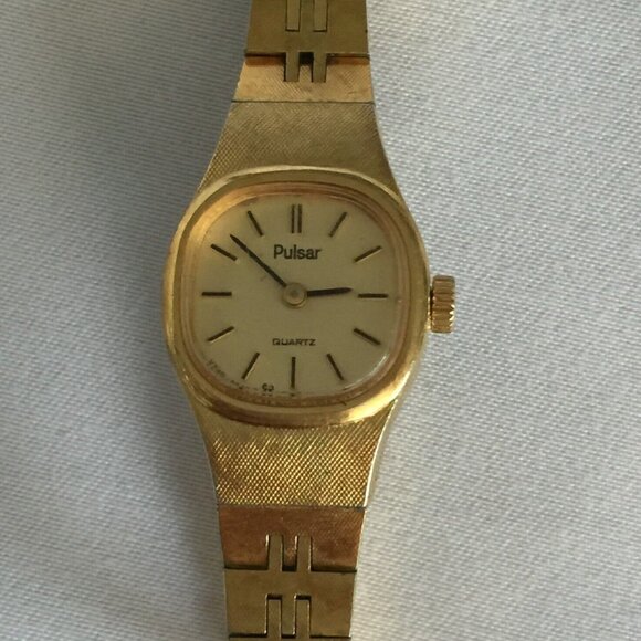 VINTAGE PULSAR QUARTZ WATCH V230-5340 WOMENS SMALL GOLD TONE ANALOG TESTED WORKS main image 5